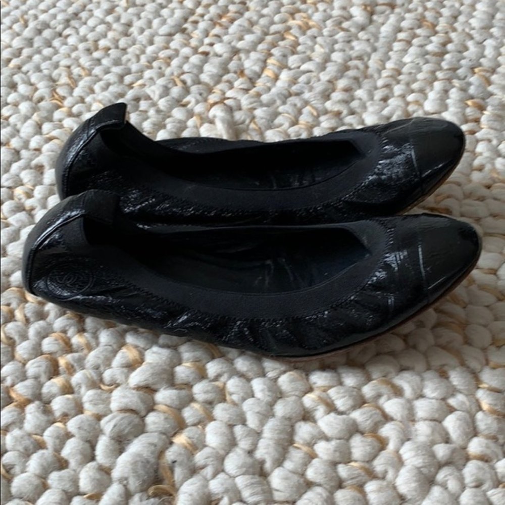 CHANEL Black Patent Leather Ballerina Flats - Picture 3 of 14